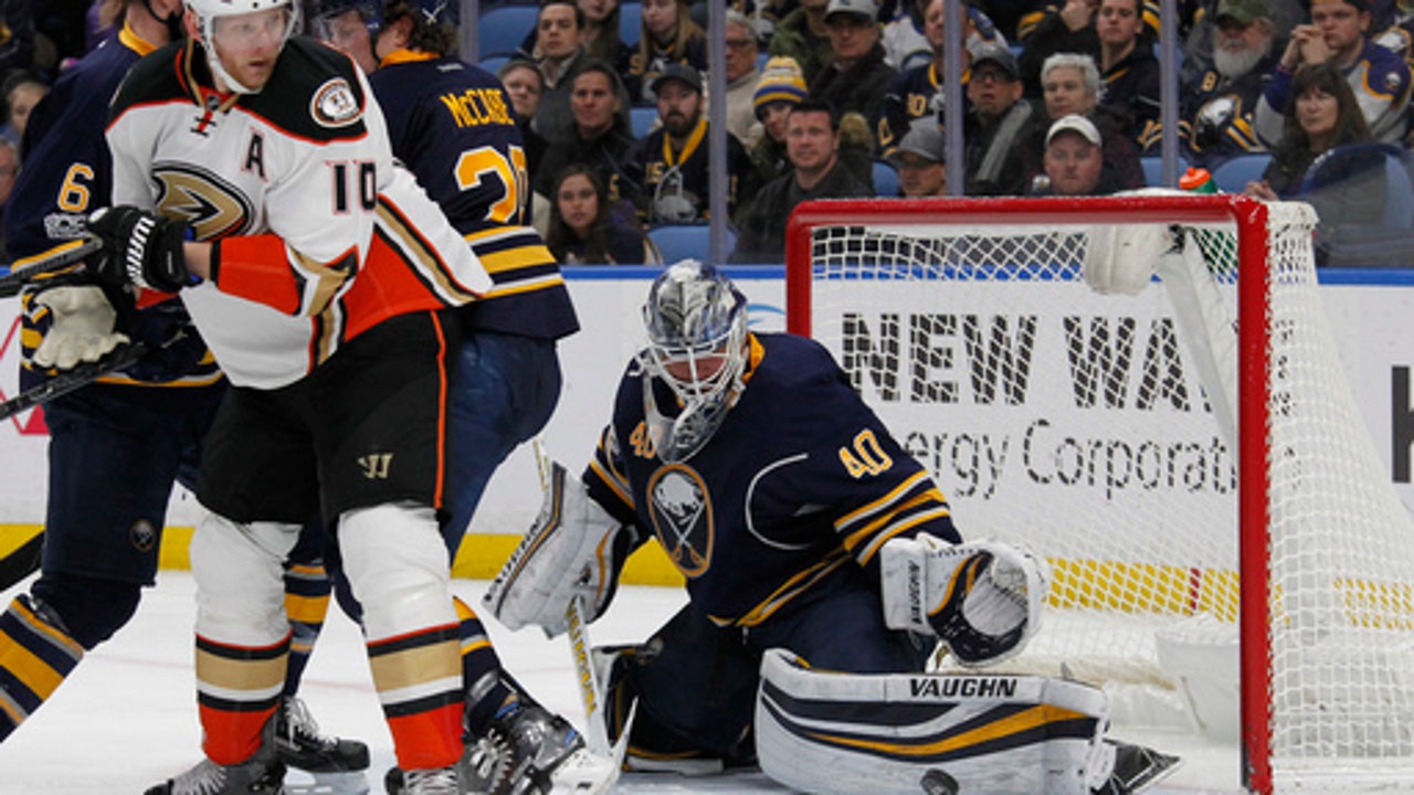 Corey Perry scores twice in Ducks' 5-2 win over Sabres (Feb 09, 2017)